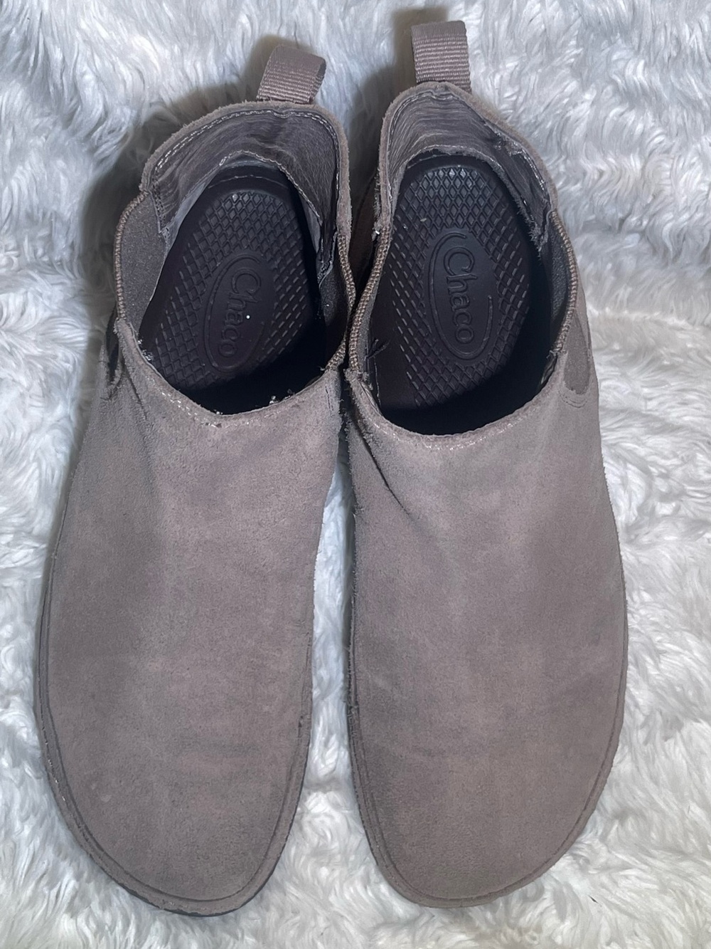 Chaco women’s paonia pull on Chelsea Suede ankle boots Size 9